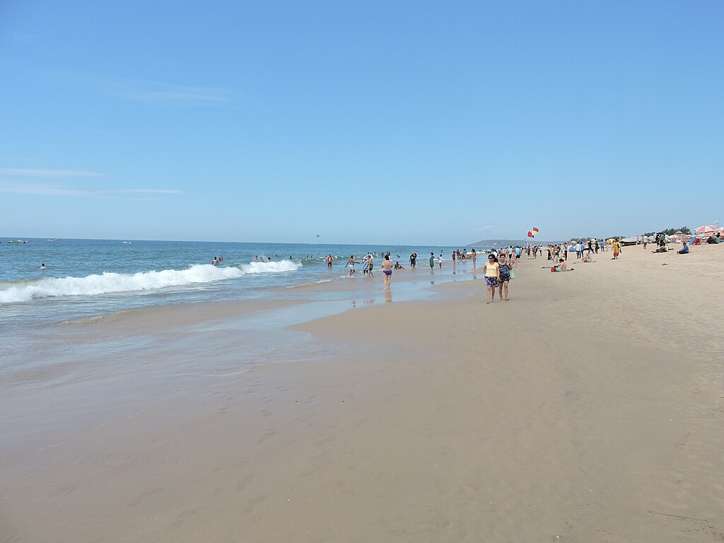 Candolim Beach - White sand beach in Goa